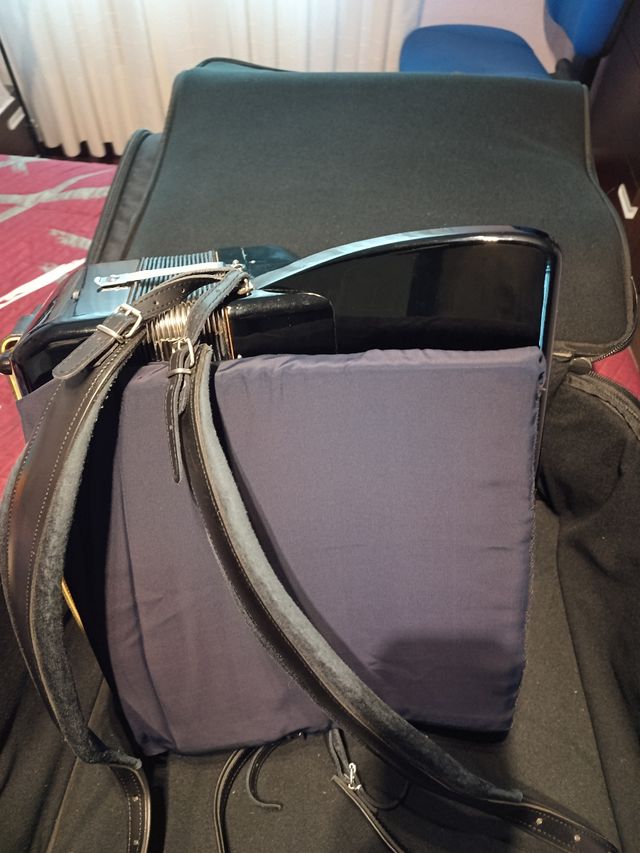 ACORDEON HOHNER 96 BAJOS