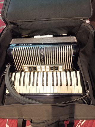 ACORDEON HOHNER 96 BAJOS