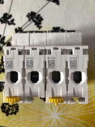 Interruptores magnetotérmicos Schneider