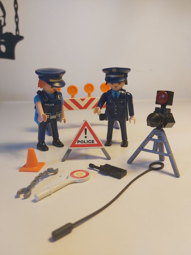 31. Pack policía playmobil