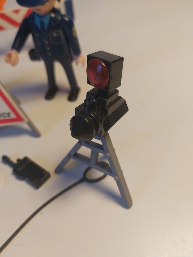 31. Pack policía playmobil