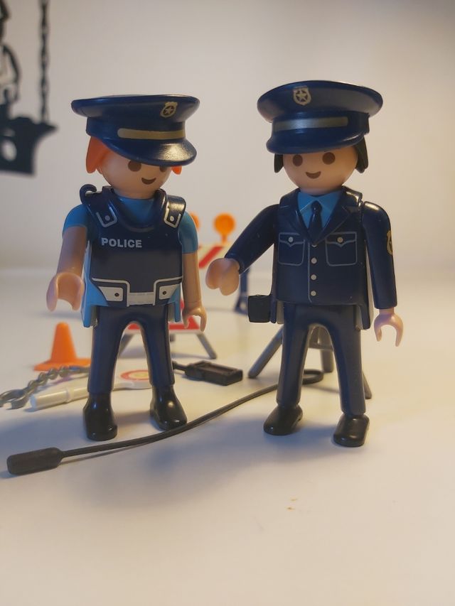 31. Pack policía playmobil