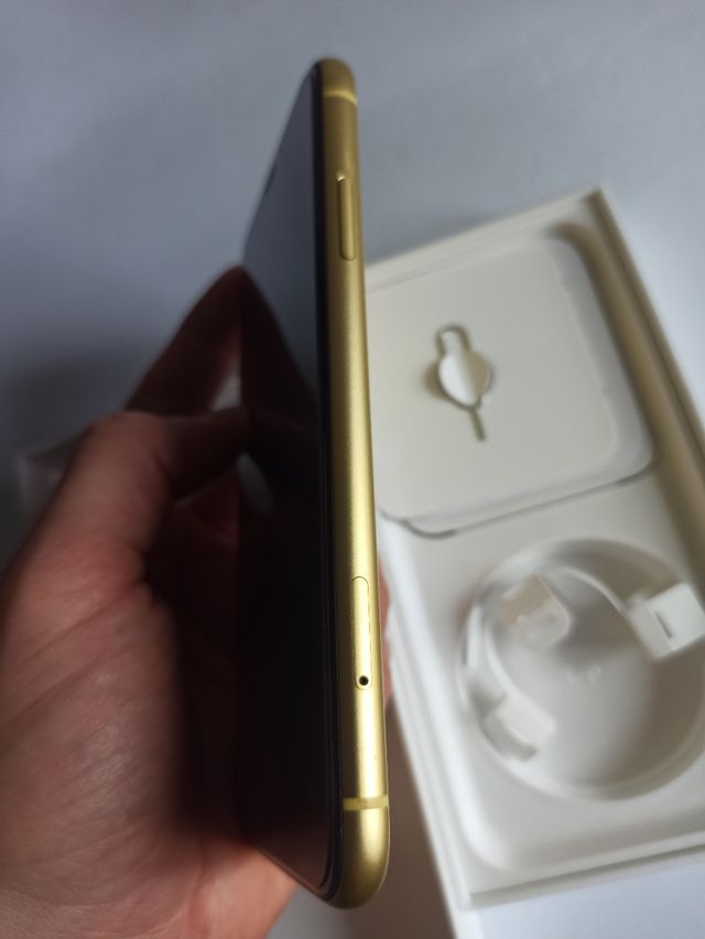 iPhone 11 128 GB Yellow