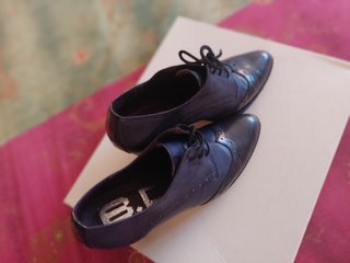 Zapatos piel,cordones y tacón