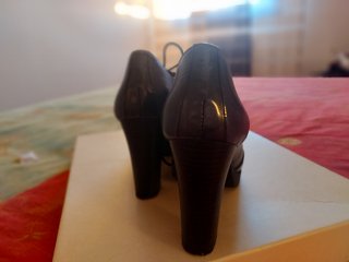Zapatos piel,cordones y tacón
