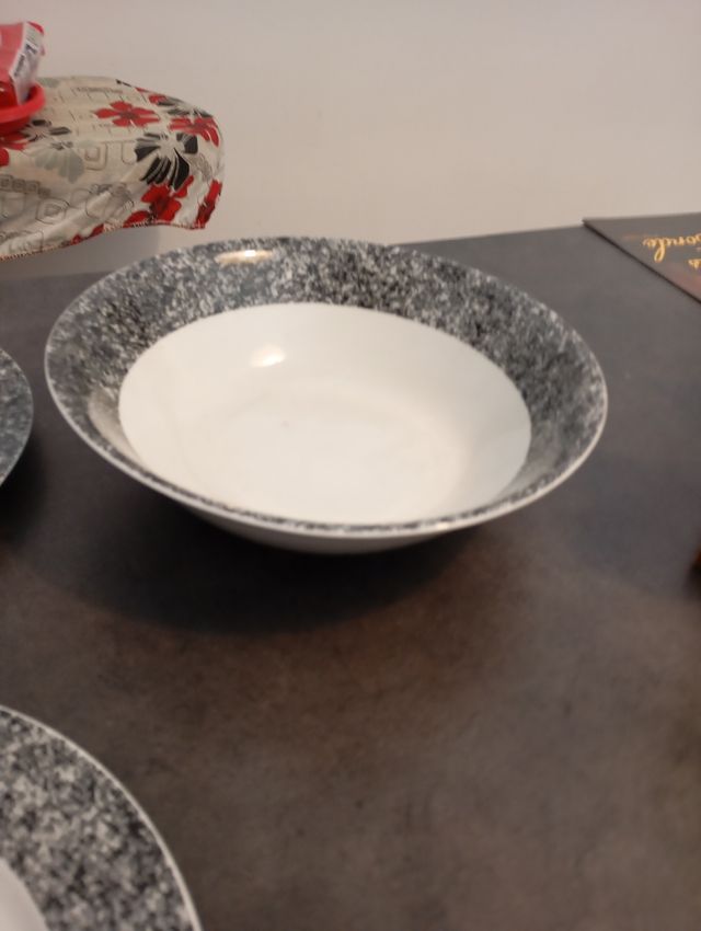 Set 6 piatti piani più 1 zuppiera Croff