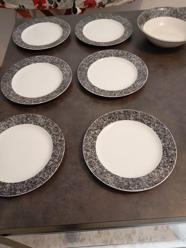 Set 6 piatti piani più 1 zuppiera Croff