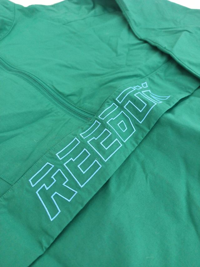 Corta vientos reebok