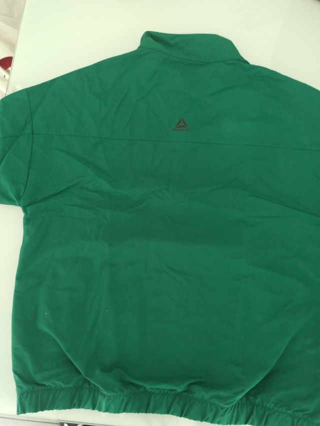 Corta vientos reebok