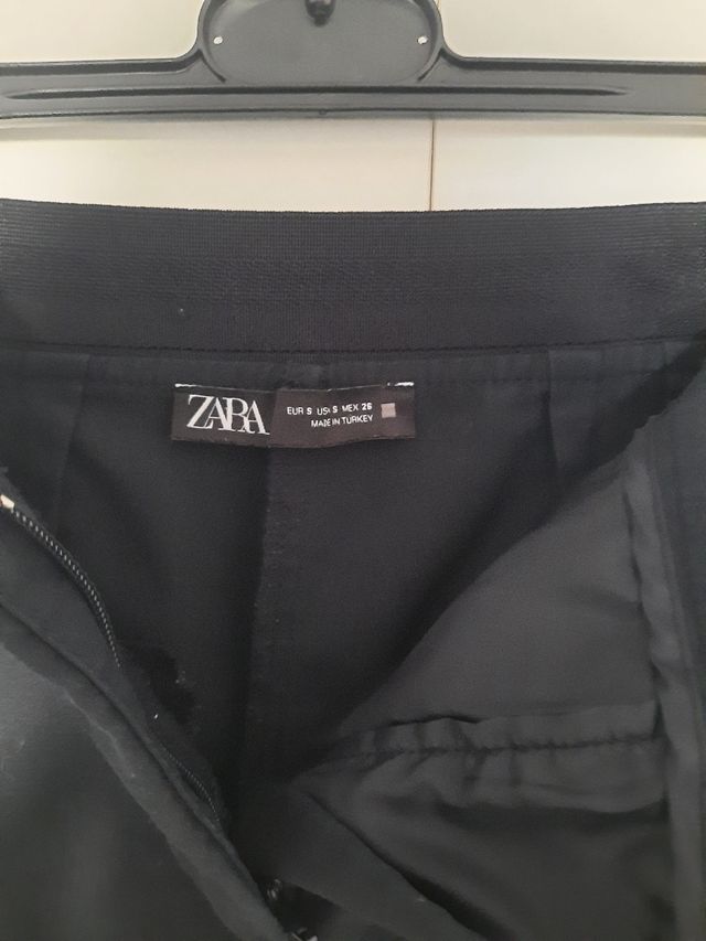 Pantaloni Zara a sigaretta. 