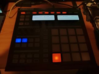 NATIVE INSTRUMENTS MASCHINE  MK1 + CAJA + MANUAL