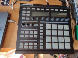 NATIVE INSTRUMENTS MASCHINE  MK1 + CAJA + MANUAL