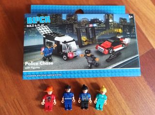 Block police estilo LEGO.