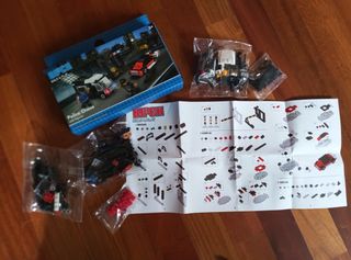 Block police estilo LEGO.