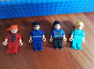 Block police estilo LEGO.