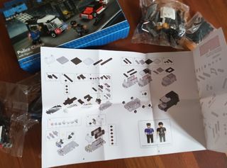 Block police estilo LEGO.