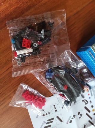 Block police estilo LEGO.