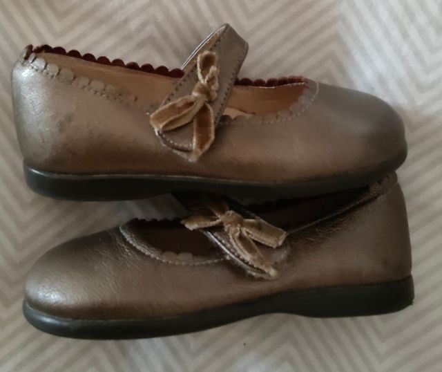 Merceditas cobre metalizado talla 22