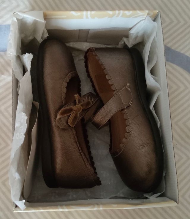Merceditas cobre metalizado talla 22