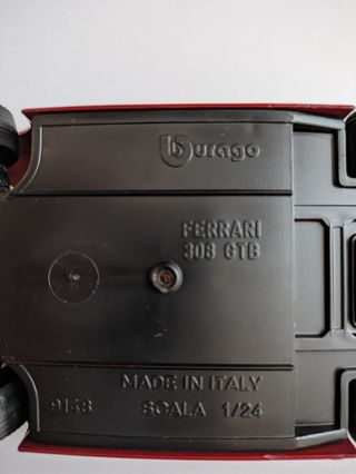 Ferrari 308i gtb Bburago scala 1:24 1/24 rossa