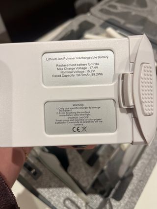 Dron Dji Phantom 4 con 3 baterías