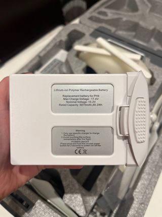 Dron Dji Phantom 4 con 3 baterías