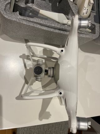 Dron Dji Phantom 4 con 3 baterías