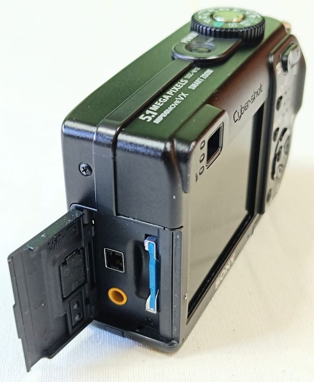 Cámara de fotos digital SONY DSC-W12