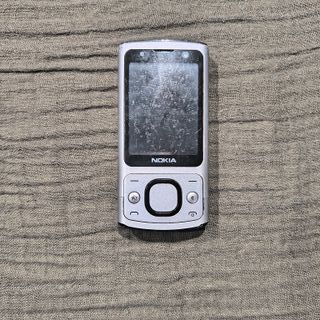 Nokia 6700 SLIDE Cellulare