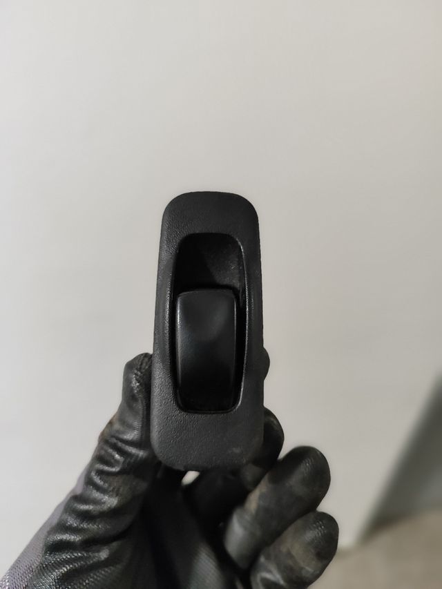 Pulsador elevalunas mitsubishi