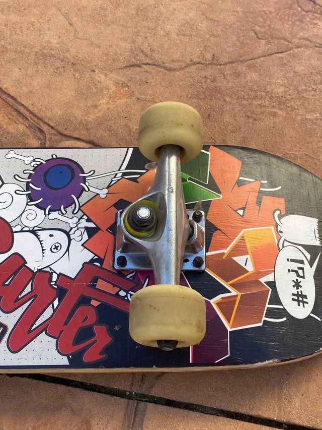 Skateboard con dibujo