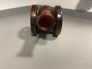 Lavorazione artigianale di botti in alabastro