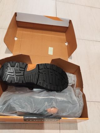 Zapatos de trabajo a ESTRENAR  núm.43