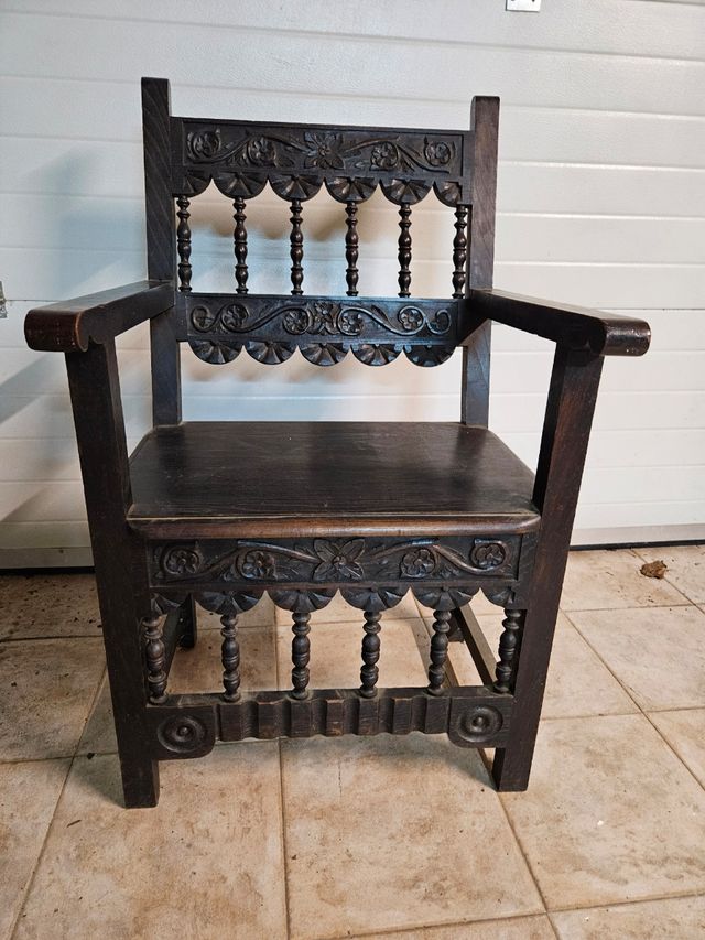 DOS SILLONES ANTIGUOS