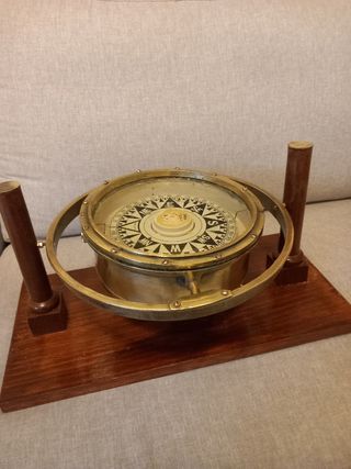 BRUJULA ANTIGUA GRAN BITACORA