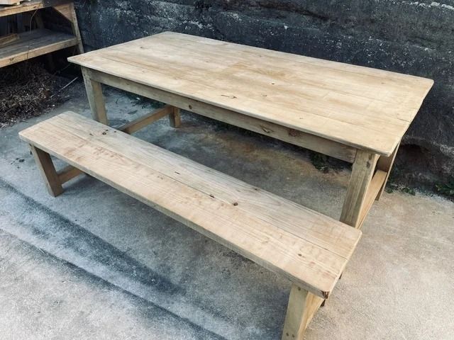 Conjunto mesa y banco rústicos