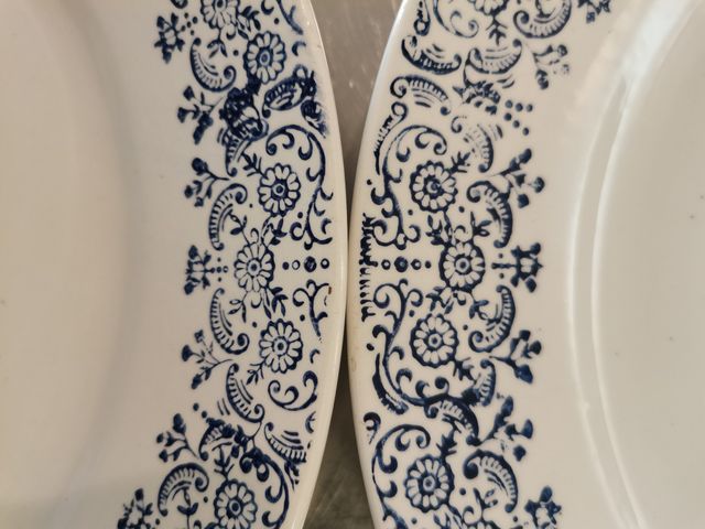 Set 2 piatti grandi, bianco e blu