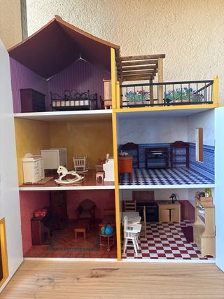 Casa muñecos madera