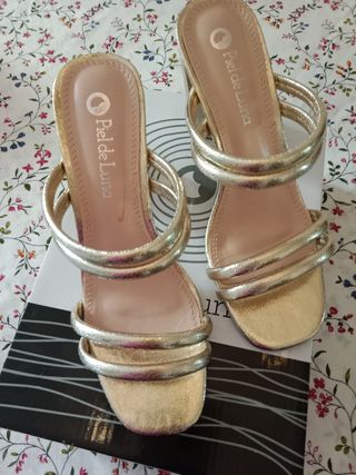 Sandalias doradas