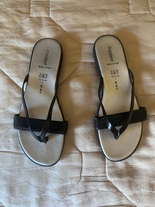 Zapatos nuevos del zara y sandalias  talla 42