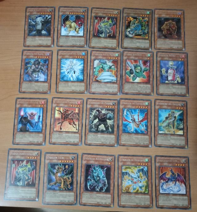 320 cartas yugioh 2007-2012
320 cartas yugioh 2007