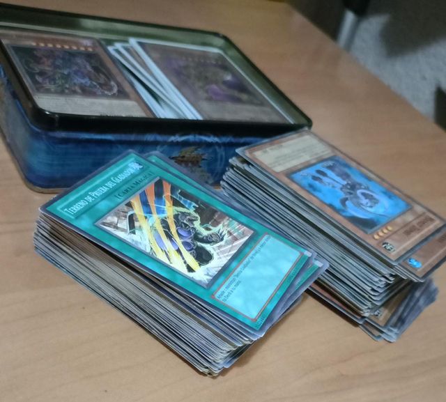 320 cartas yugioh 2007-2012
320 cartas yugioh 2007