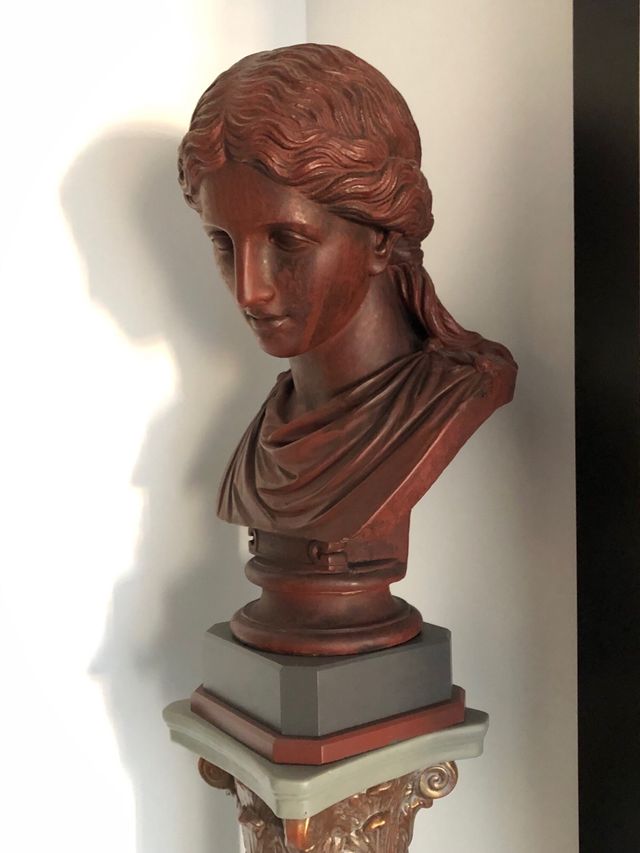 Escultura clásica réplica busto romano y pedestal