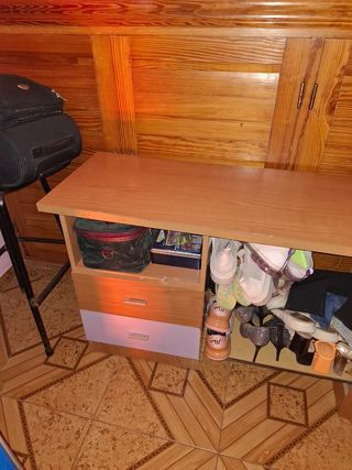 Escritorio y zapatero