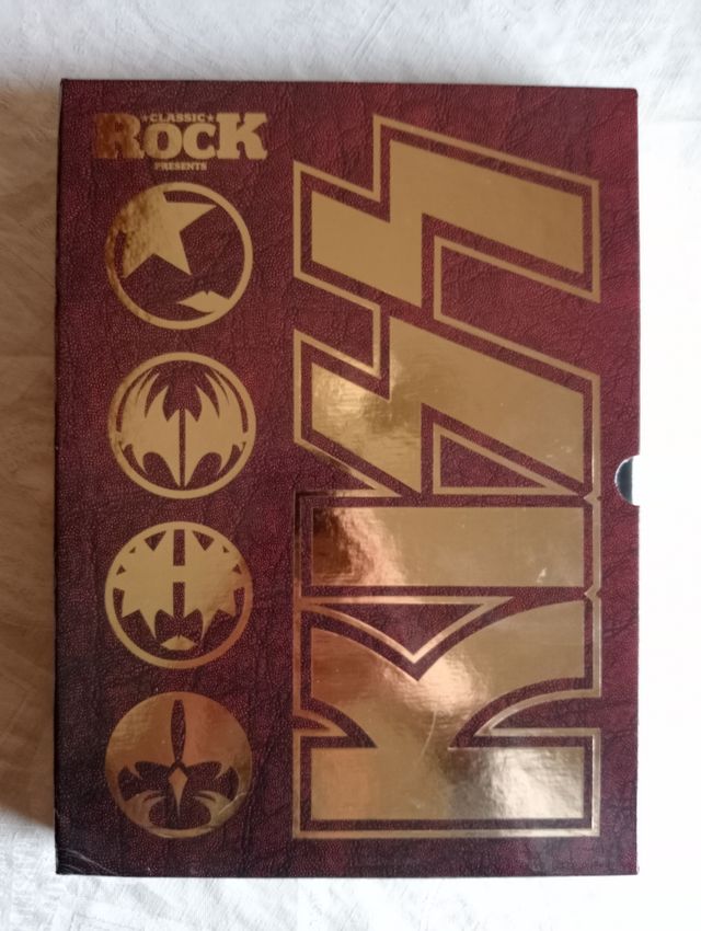 Estuche cuatro revistas KISS