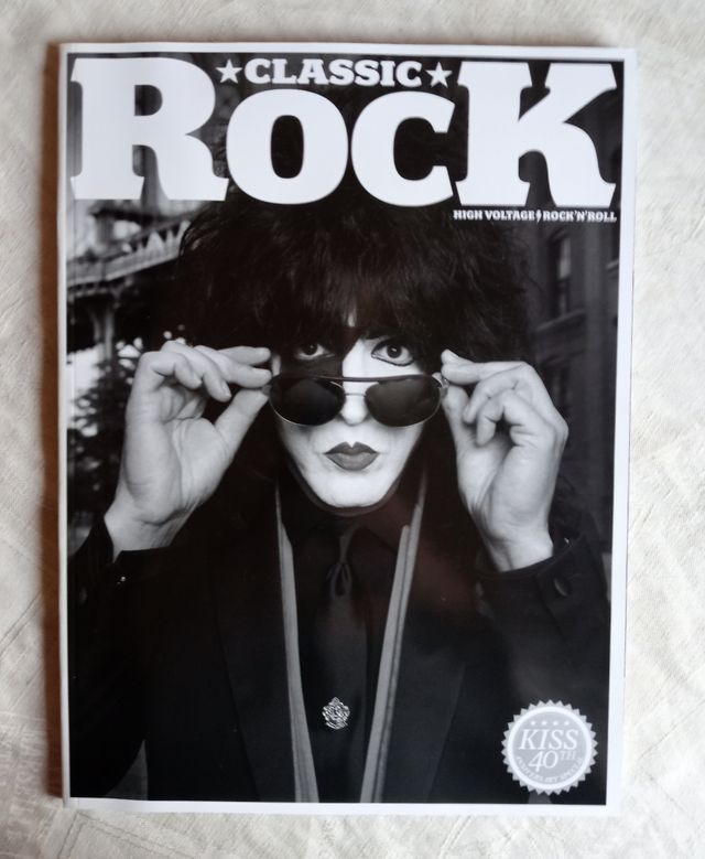 Estuche cuatro revistas KISS