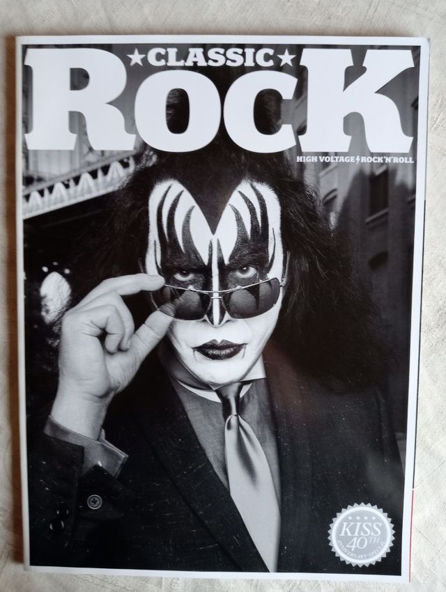 Estuche cuatro revistas KISS