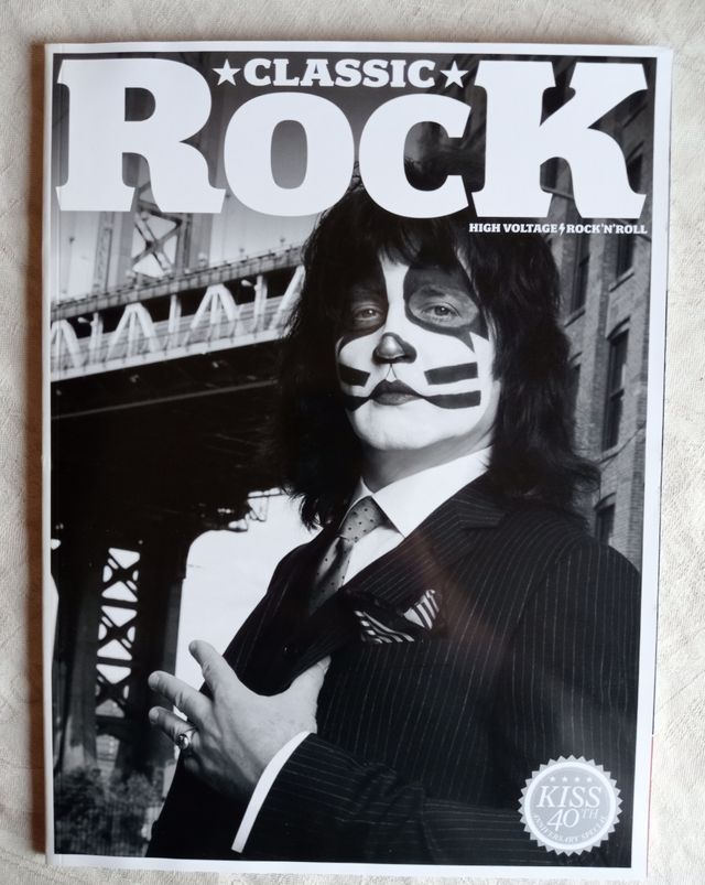 Estuche cuatro revistas KISS