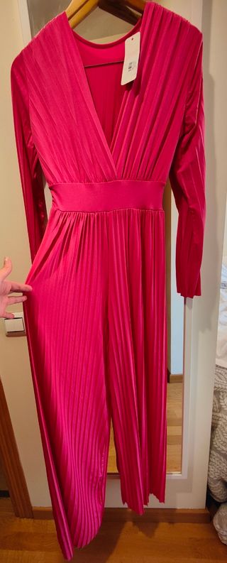 Mono mujer con etiqueta