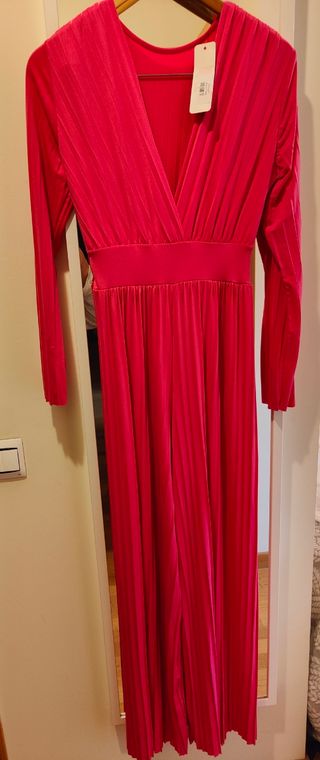 Mono mujer con etiqueta